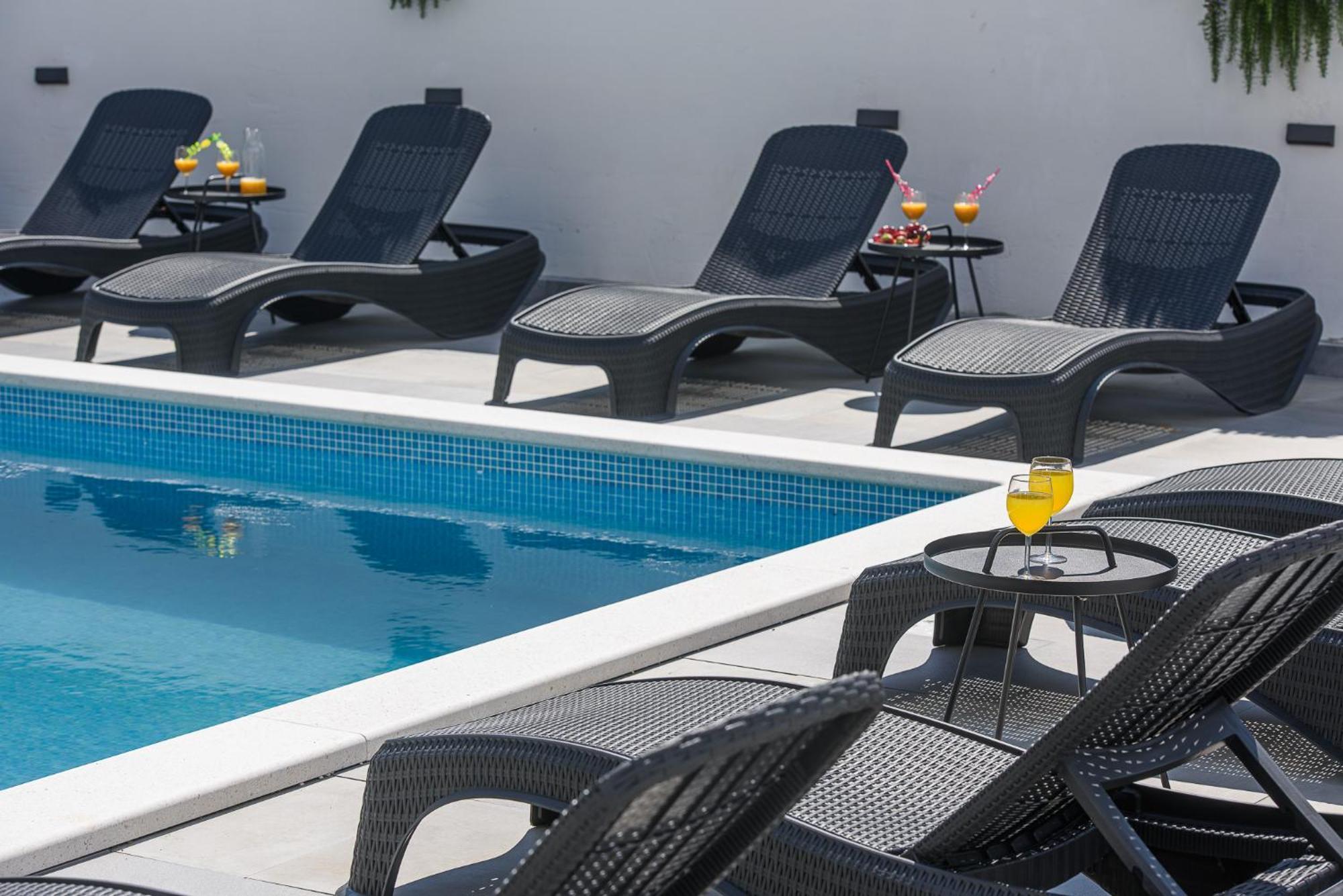 סגט ווראנייצה Villa Barbara & Zoran With Free Parking And Heated Swimming Pool מראה חיצוני תמונה